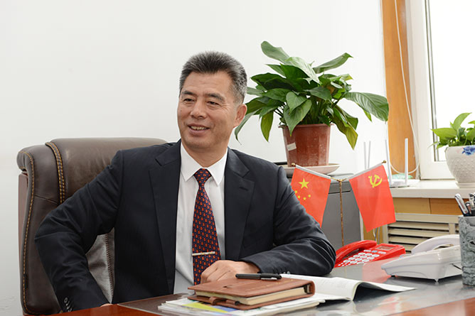 大连育明高级中学校长刘春普